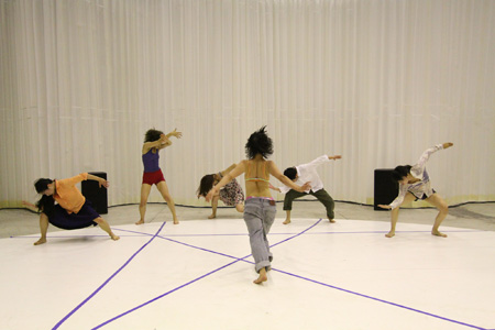21世紀ゲバゲバ舞踊団 ©Ribun Fukui