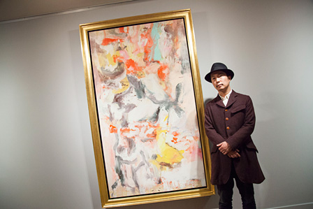 ウィレム・デ・クーニング『無題』1969年　油彩、板に貼られた和紙　185.4×92.7cm　The Ryobi Foundation Collection