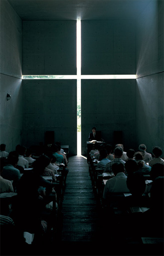 安藤忠雄『光の教会』1989年　大阪府　撮影：新建築社