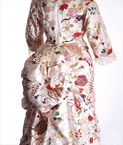 ターナー（イギリス）「ドレス」1870年代　京都服飾文化研究財団蔵　リチャード・ホートン撮影