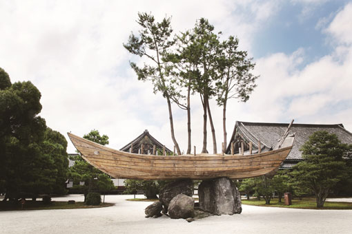 ツァイ・グオチャン（蔡國強）『盆栽の船：東アジア文化都市2017京都のためのプロジェクト』（2017年） Photo：来田猛
