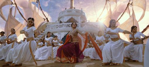 もちろん踊りも華麗だ　『バーフバリ 王の凱旋』©ARKA MEDIAWORKS PROPERTY, ALL RIGHTS RESERVED.