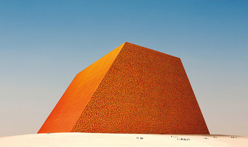 アブダビで計画中の『The Mastaba』イメージ図 The Mastaba of Abu Dhabi (Project for United Arab Emirates) Scale model 1979　32 1/2 x 96 x 96
