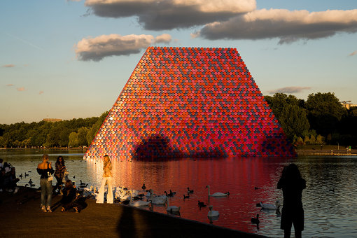 Christo and Jeanne-Claude, The London Mastaba, Serpentine Lake, Hyde Park, 2016-18 Photo: Wolfgang Volz ©2018 Christo