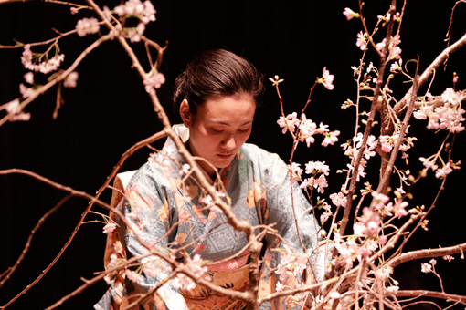 『花方』～序章「花の宴」公演の様子　撮影：岡本隆史