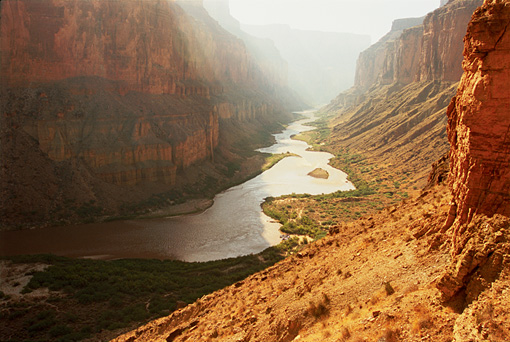 グランドキャニオン　The Colorado River carves out the　Grand　Canyon　in　Arizona.Courtesy　of　MacGillivray　Freeman　Films.Photographer:Barbara MacGillivray©VisitTheUSA.com