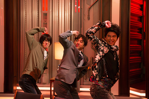 左から：受験生・三島を演じる菅田将暉、サラリーマン・実吉を演じるムロツヨシ、バンドマン・ルキーニを演じる賀来賢人 ©電通