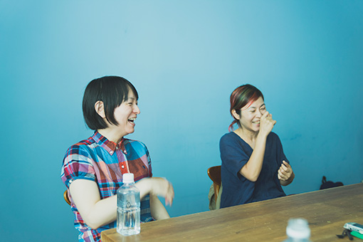 左から：田渕ひさ子、原田郁子