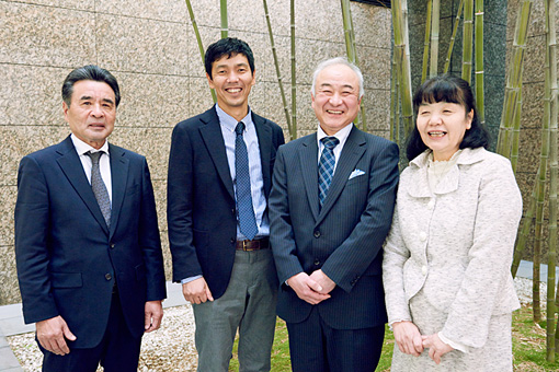 左から：硫黄島地区会の安永孝、徳田健一郎、ノルテ・ハポン事務局の齋藤寛幸、若林美津子