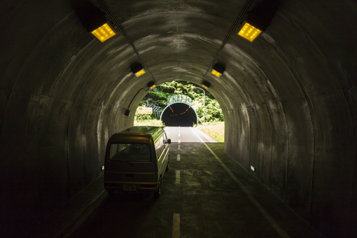 レアンドロ・エルリッヒ『トンネル』。越後妻有に実際に存在するトンネルからインスパイアされ制作された。Photo：Osamu Nakamura