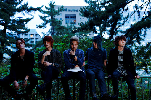 左から：Teru、Kazuki、Koie、Hiro、Tatsuya
