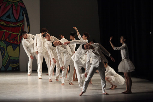 大邱市立舞踊団（韓国）『Mosaic』　photo：Lee Gyeongyun