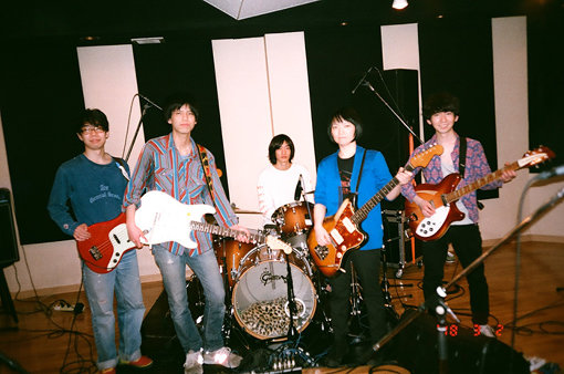 左から：窪田薫、仲松拓弥、久富奈良、田渕ひさ子、粟國智彦