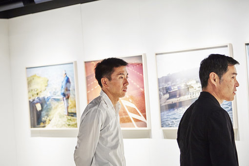 新宿「THE GALLERY」にて開催した、石川直樹写真展『流星の島』会場にて