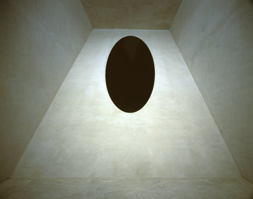 アニッシュ・カプーア『L'Origine du monde（世界の起源）』（2004年）金沢21世紀美術館蔵 提供：金沢21世紀美術館 © Anish Kapoor