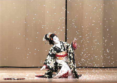『日本舞踊と邦楽による道成寺の世界―人間国宝と若き俊英の競演―』公演イメージ写真（市川ぼたん『鐘の岬』