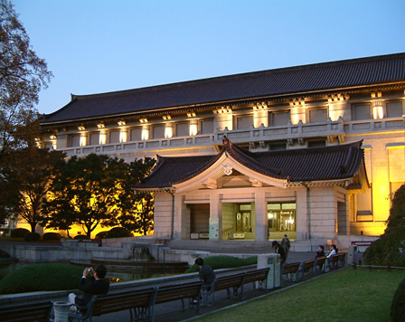 東京国立博物館 本館（夜間開館時）