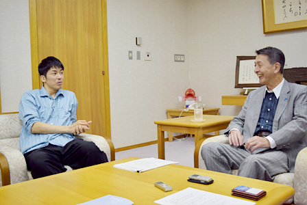 左から：金森穣、篠田昭