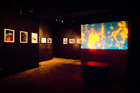 『我葬』展示風景（2015年8月19日から23日まで東京・渋谷 GALLERY LE DECOで開催）