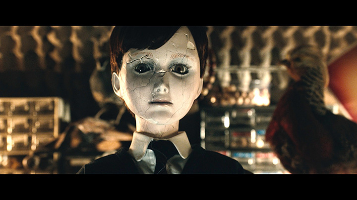 人形少年の「10のルール」と怪奇現象、映画『ザ・ボーイ』新映像 | CINRA