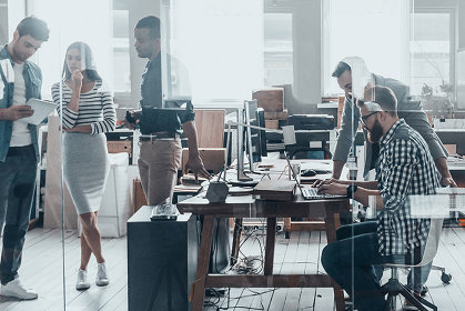 言葉を使わずメロディを使って業務連絡を実現する『Buddycom』