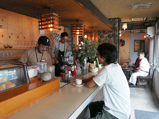 L PACK.が手掛ける、旧・潮寿司を改装したカフェスペース『UCO』（2016年） / 『アッセンブリッジ・ナゴヤ2016』