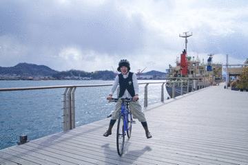 クロスバイクを選び、海沿いを疾走