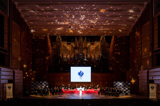 式のオープニングは、東京藝術大学音楽部邦楽科による“編曲松竹梅”が華を添えた