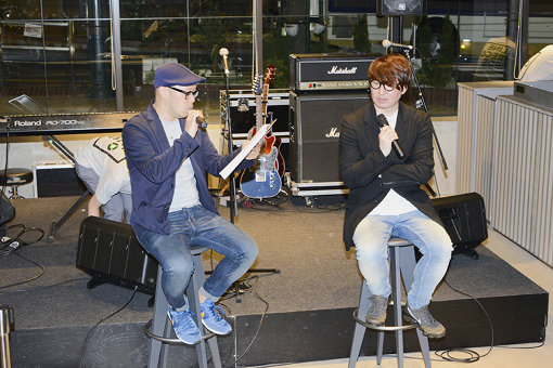 左から：田中大輔（LINE RECORDS事業プロデューサー）、ジェイ・コウガミ（All Digital Music編集長）