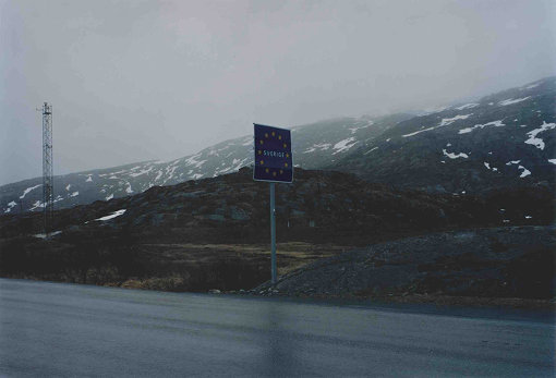 キルナのさらに北、アビスコ付近にあるノルウェーとの国境のサイン（撮影：田附勝）