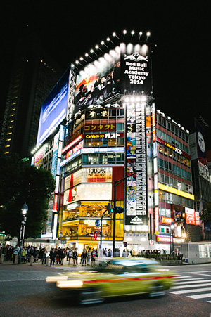 渋谷の街に掲出された『Red Bull Music Academy Tokyo 2014』のビジュアル　©Dan Wilton / Red Bull Content Pool