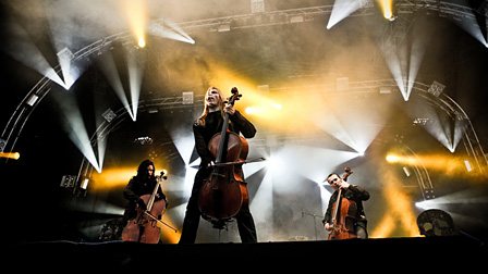 チェリストとドラマーによるヘヴィメタルバンドApocalyptica