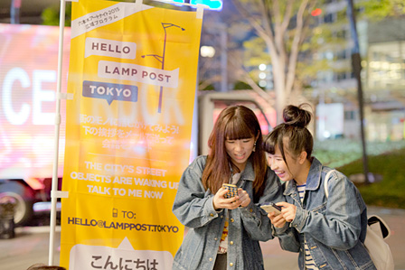 『六本木アートナイト2015』広域プログラム『Hello Lamp Post Tokyo』六本木ヒルズ近辺　©British Council